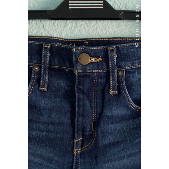 Mossimo | High Rise Stretchy Cuffed Denim Shorts - Picture 3 of 6